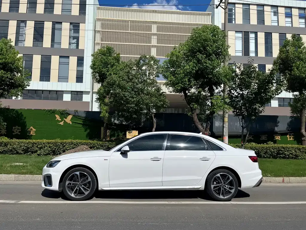 Audi A4L — фото 10