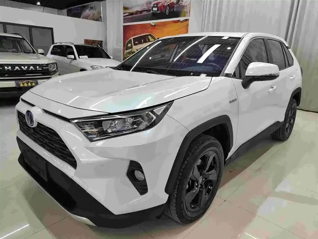 Toyota RAV4 — фото 1