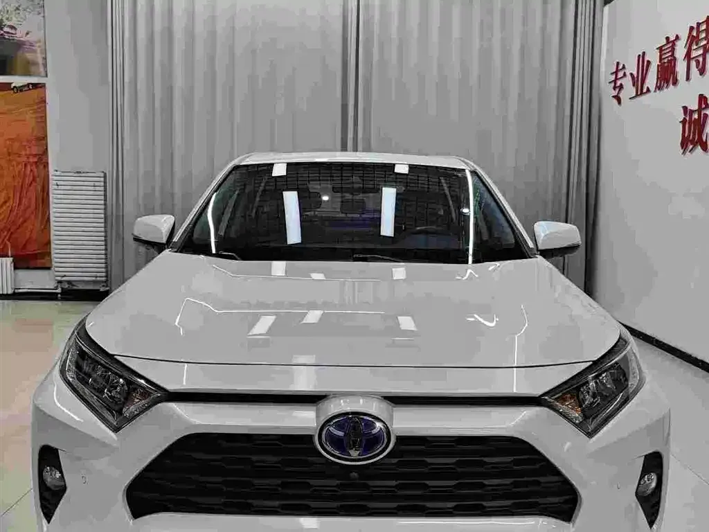 Toyota RAV4 — фото 5
