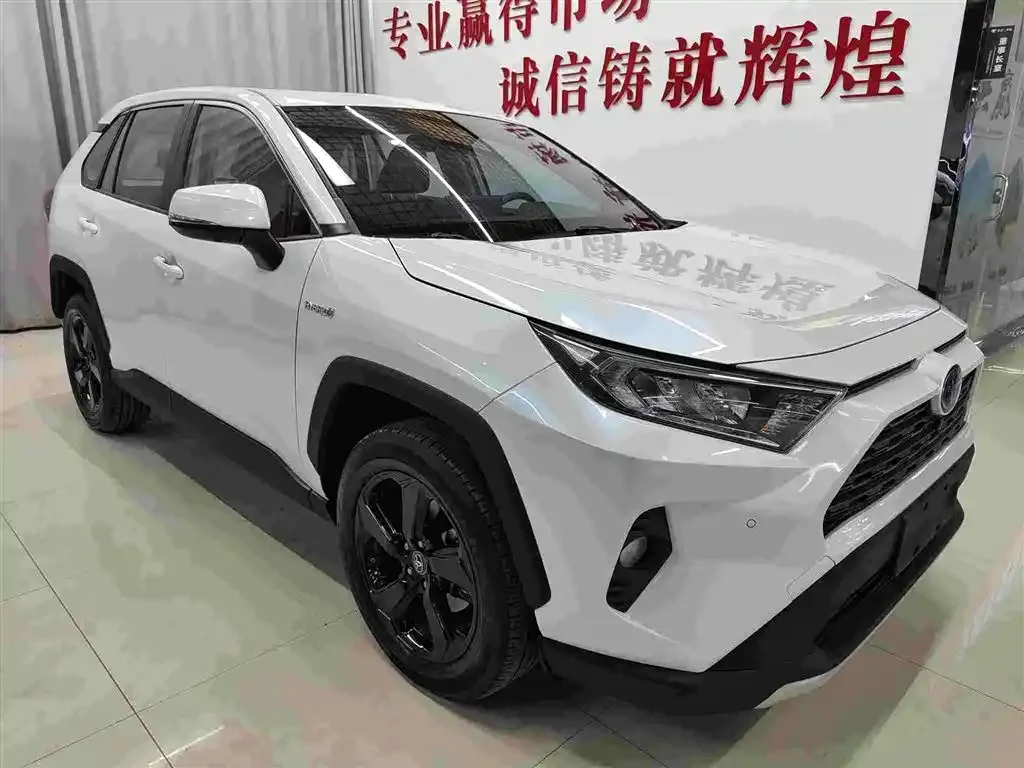 Toyota RAV4 — фото 6