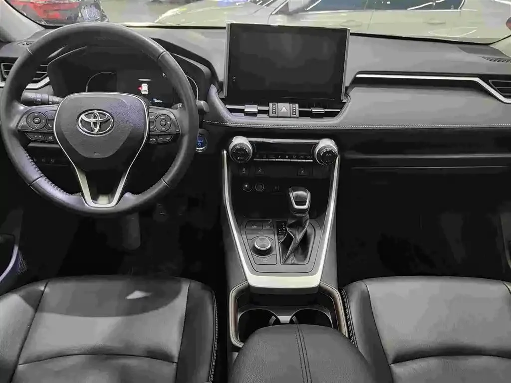 Toyota RAV4 — фото 8