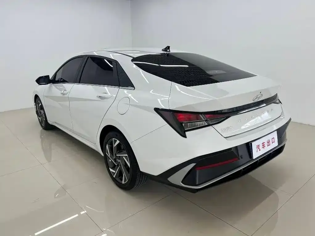 Hyundai Elantra — фото 2