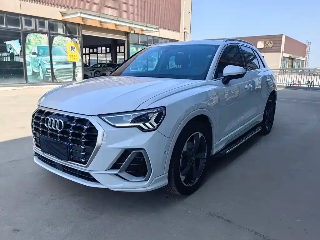 Audi Q3 — фото 1