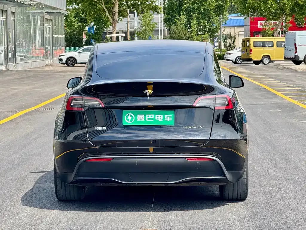 Tesla Model Y — фото 7
