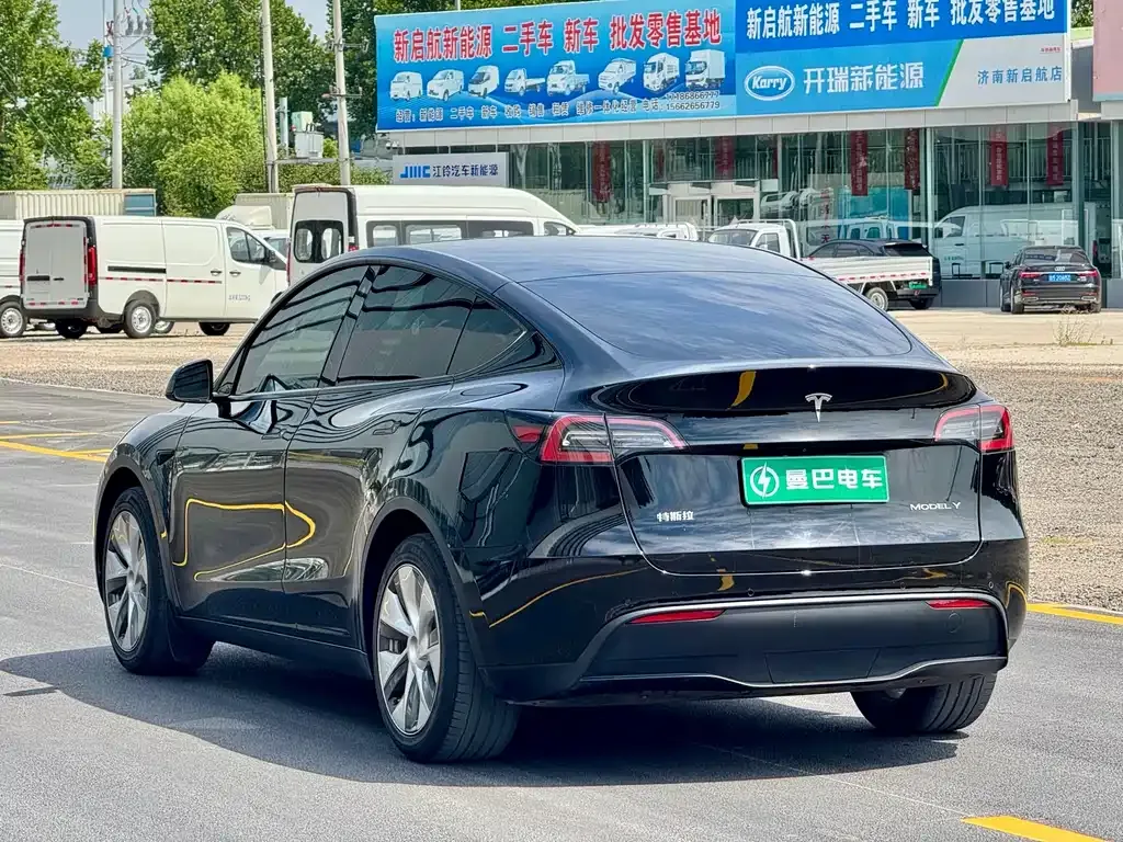 Tesla Model Y — фото 9