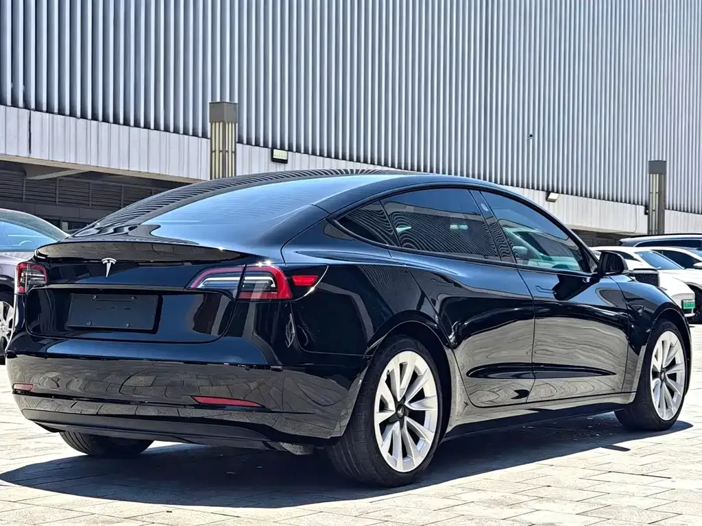 Tesla Model 3 — фото 6