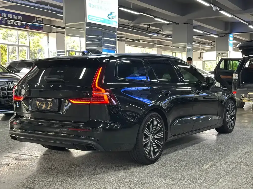 Volvo V60 — фото 9