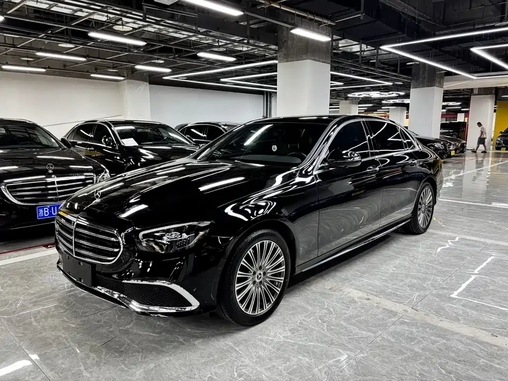 Mercedes-Benz E-Class — фото 1