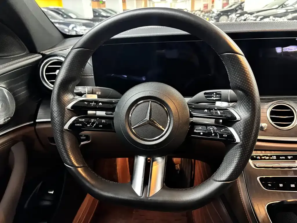 Mercedes-Benz E-Class — фото 2