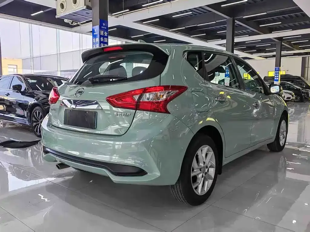 Nissan Tiida — фото 10