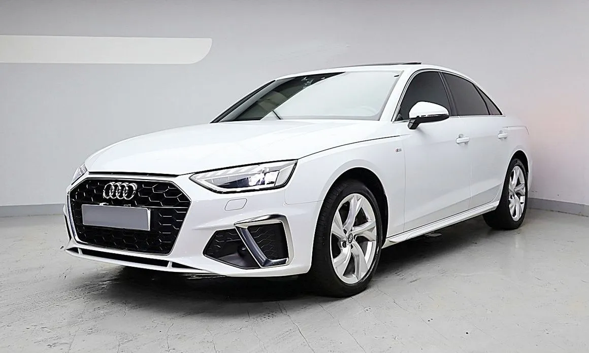 Audi A4 — фото 1