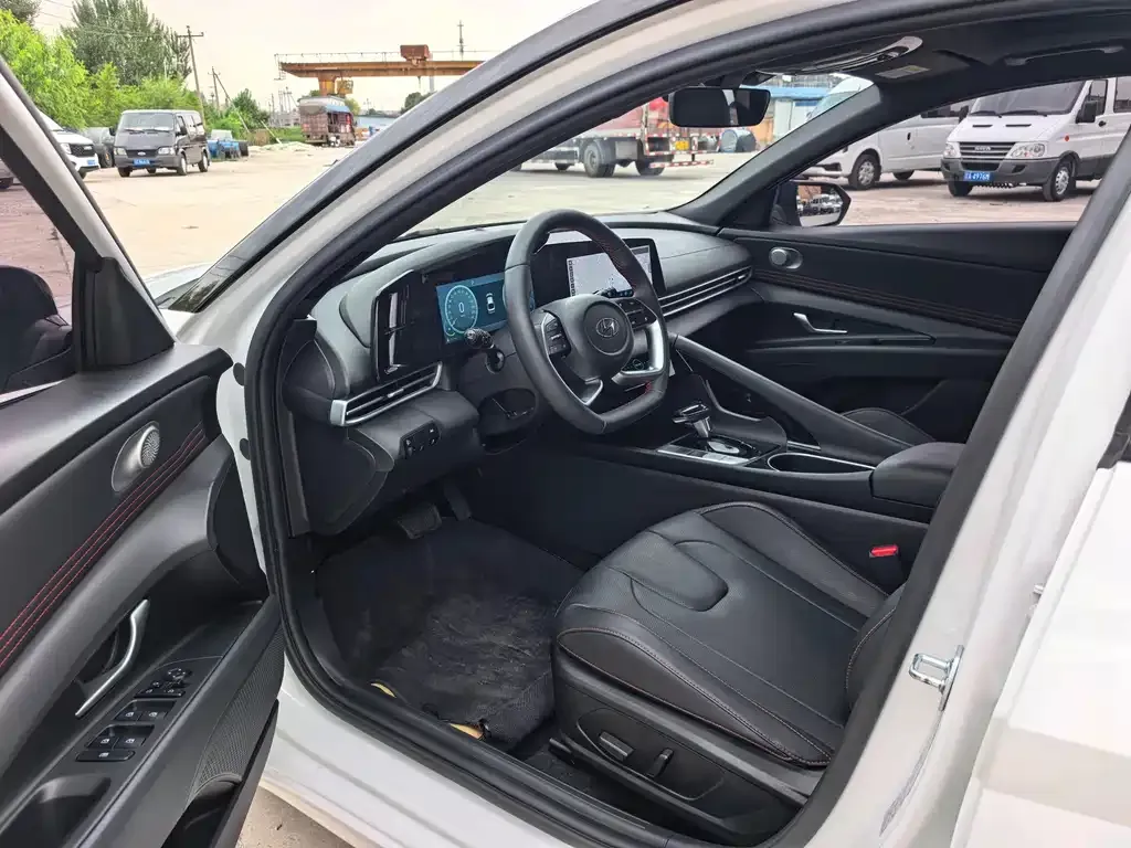 Hyundai Elantra — фото 4