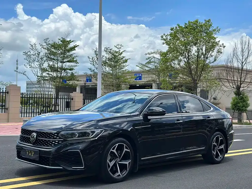 Volkswagen Passat — фото 1