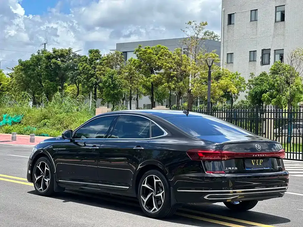 Volkswagen Passat — фото 7