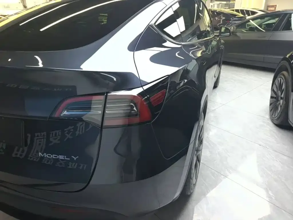 Tesla Model Y — фото 5