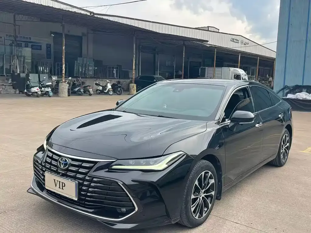 Toyota Avalon — фото 1