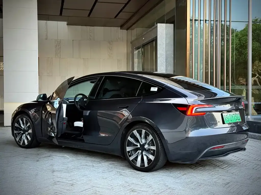Tesla Model 3 — фото 3