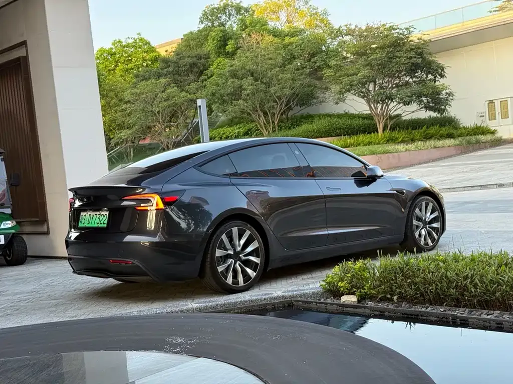 Tesla Model 3 — фото 7