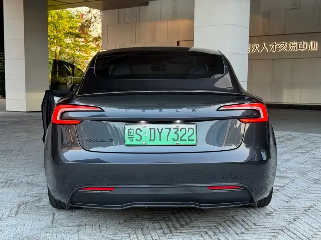 Tesla Model 3 — фото 8