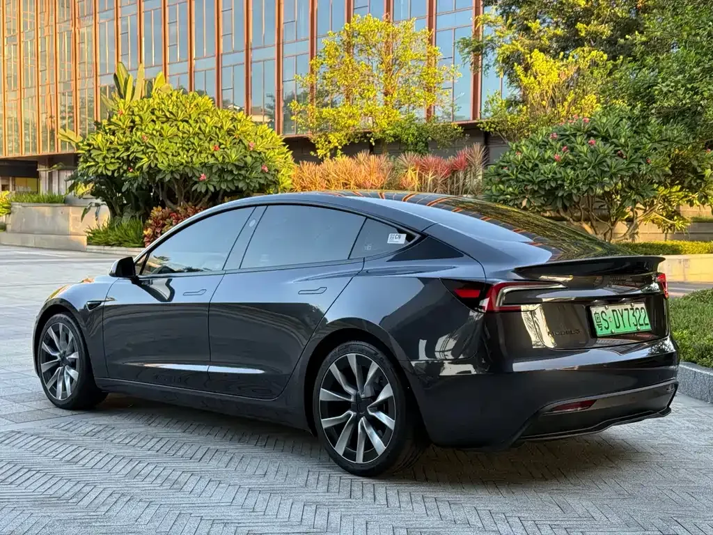 Tesla Model 3 — фото 4