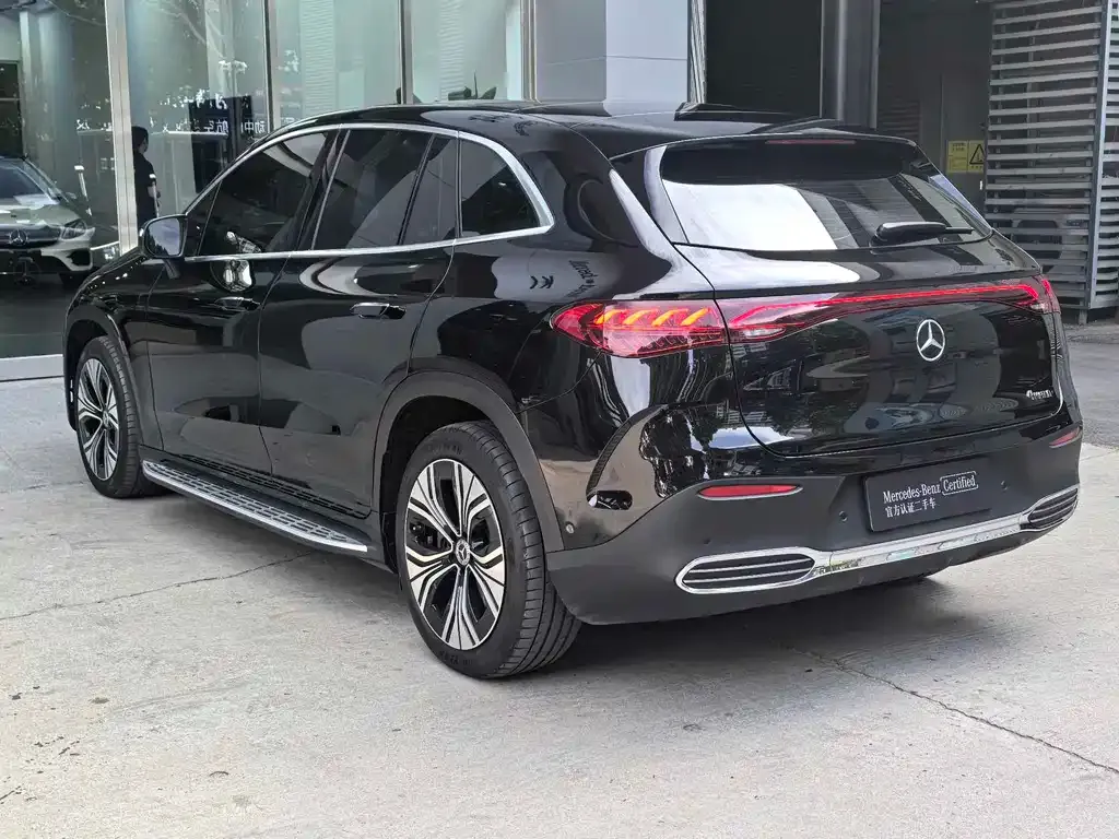 Mercedes-Benz EQE SUV — фото 7