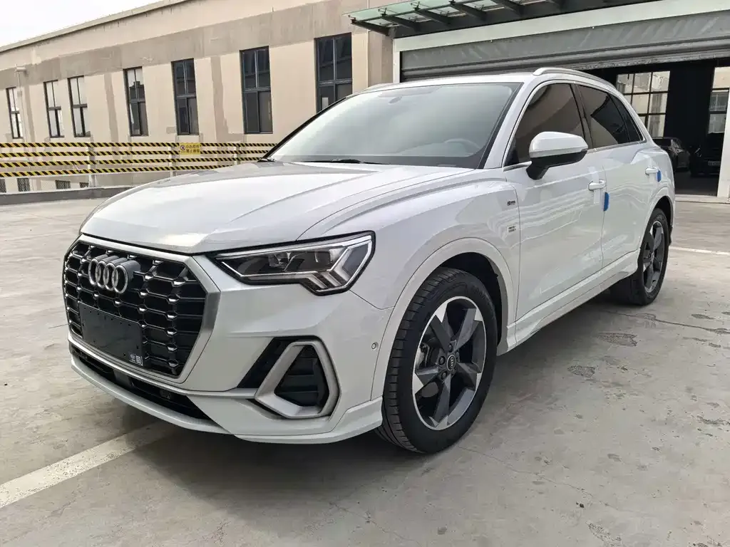 Audi Q3 — фото 1