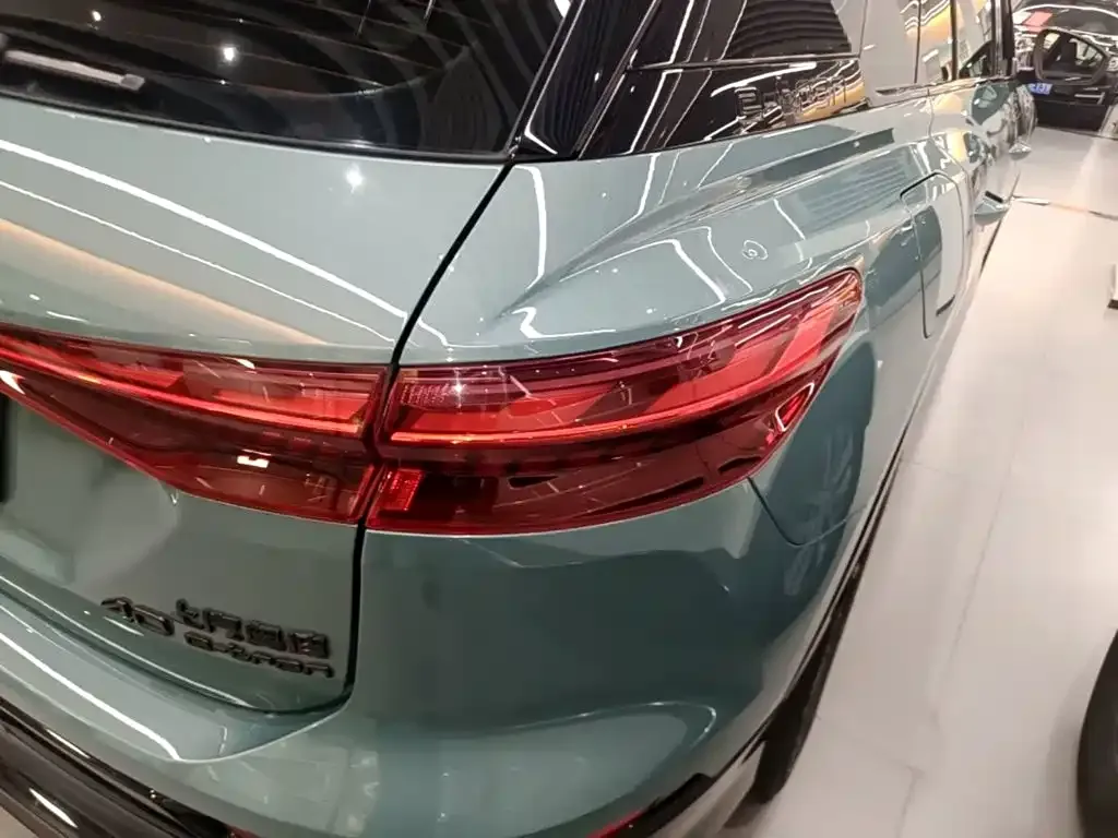 Audi Q5 e-tron — фото 4