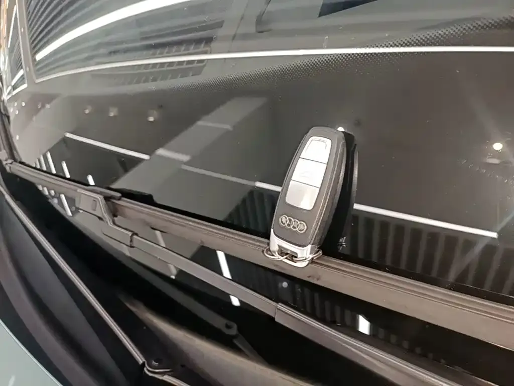 Audi Q5 e-tron — фото 2