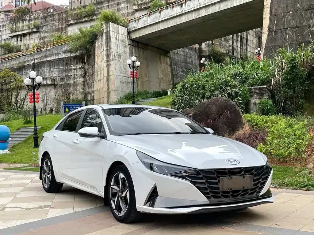 Hyundai Elantra — фото 7
