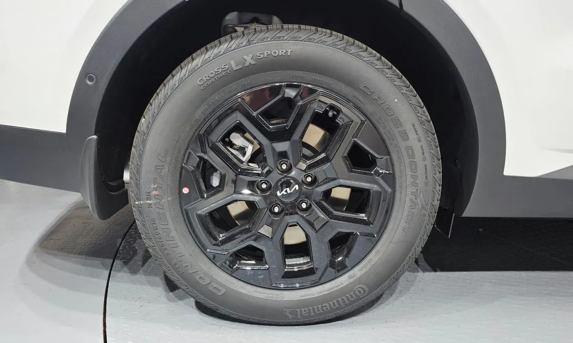 Kia Sorento — фото 9