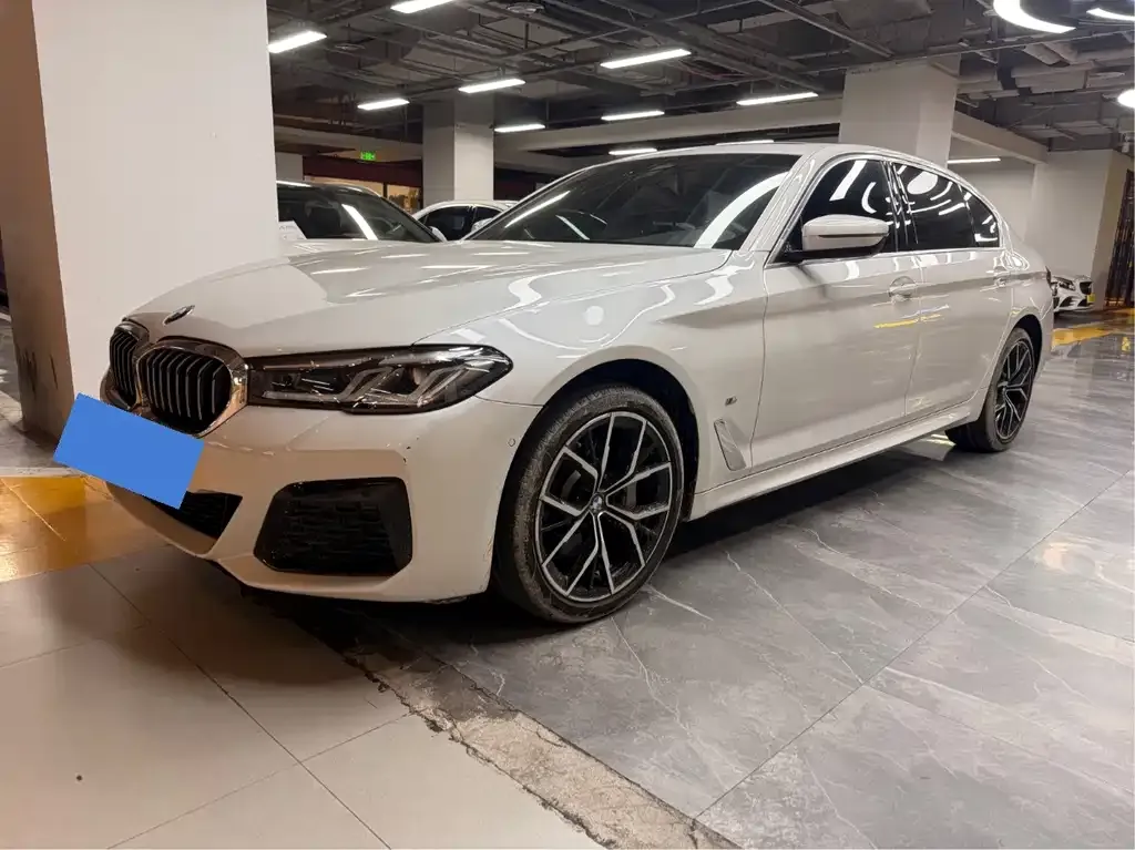 BMW 5 Series — фото 1