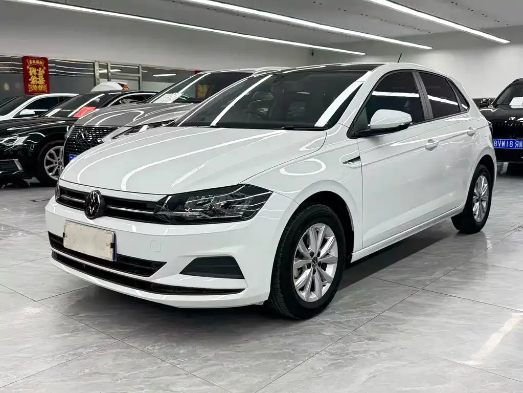Volkswagen Polo — фото 1
