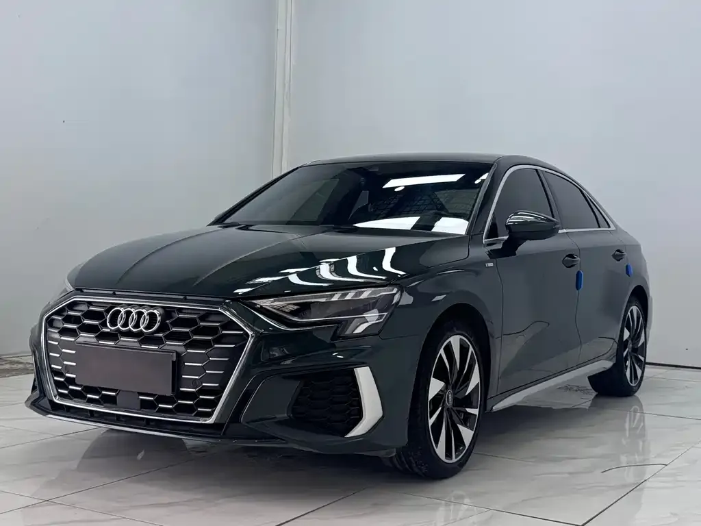 Audi A3 — фото 1