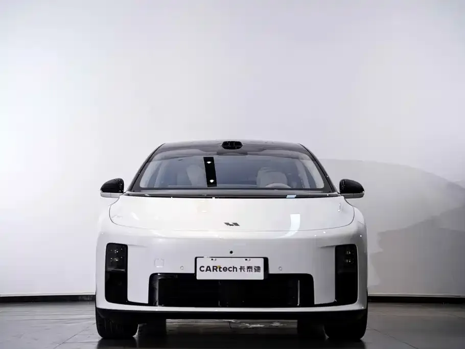 Li Auto i8 — фото 3