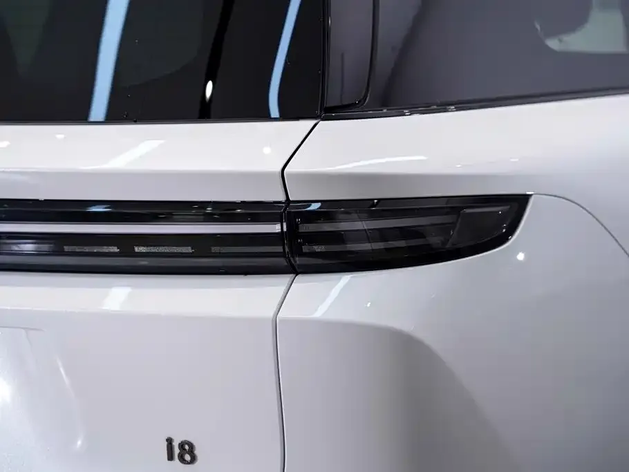 Li Auto i8 — фото 6