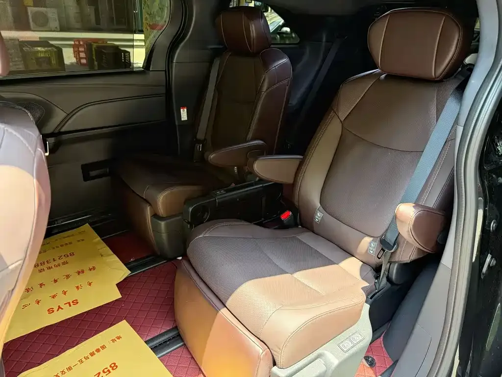 Toyota Granvia — фото 7