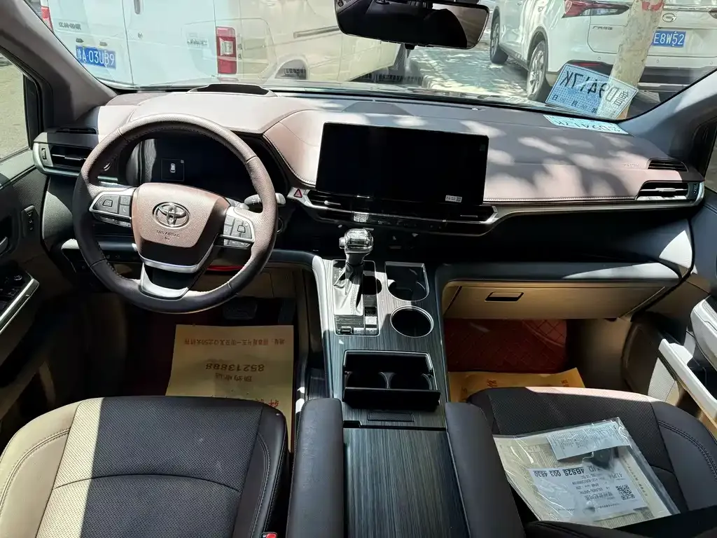 Toyota Granvia — фото 4