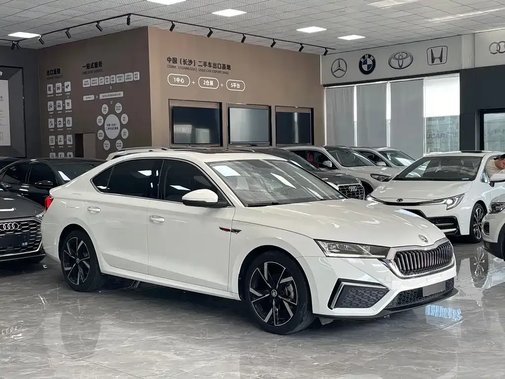 Skoda Octavia — фото 2