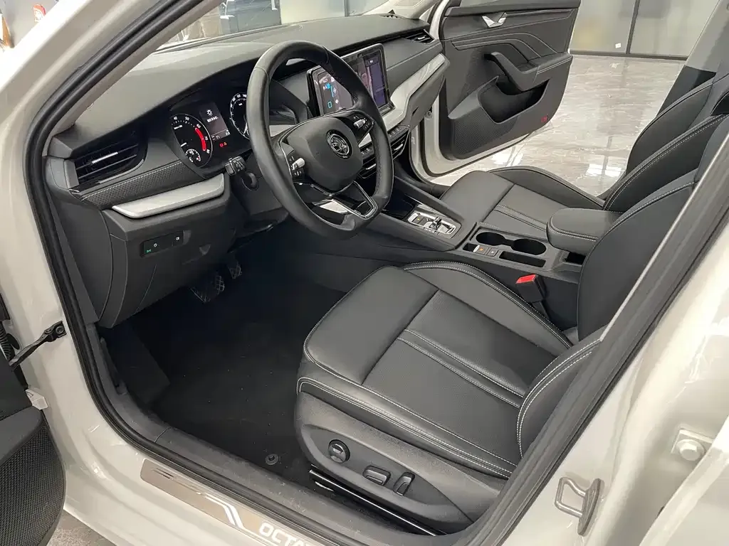 Skoda Octavia — фото 8