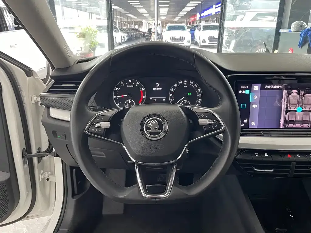 Skoda Octavia — фото 10