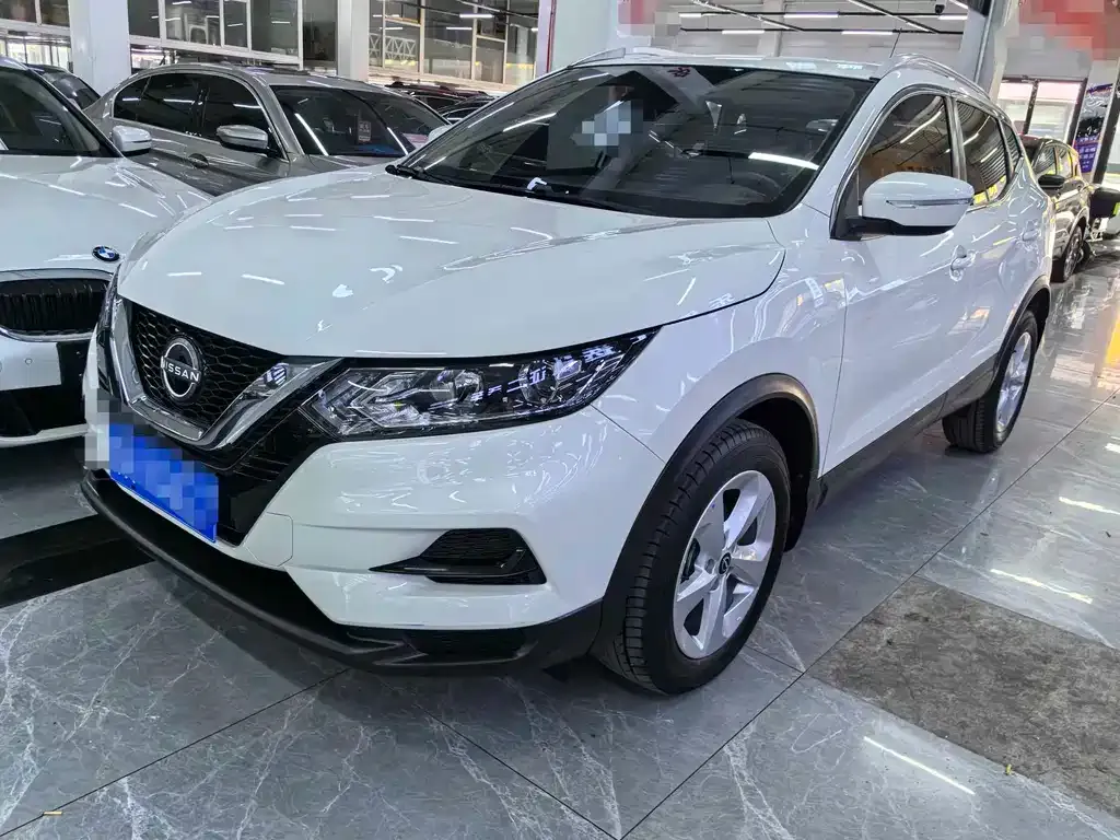 Nissan Qashqai — фото 1