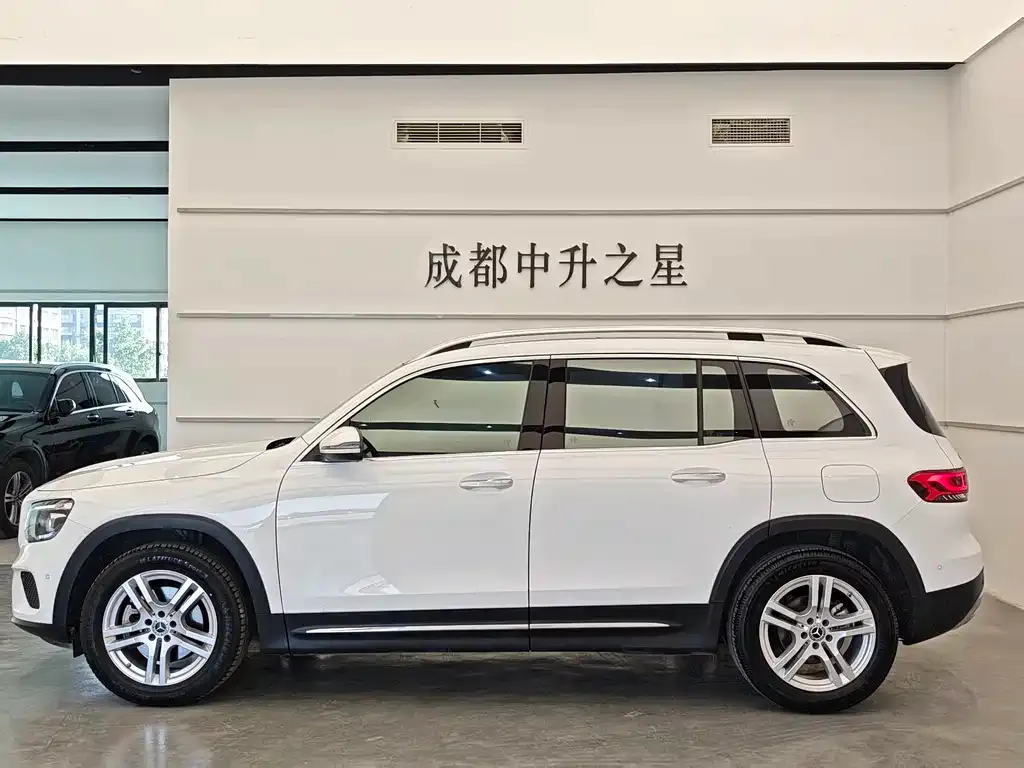 Mercedes-Benz GLB — фото 10