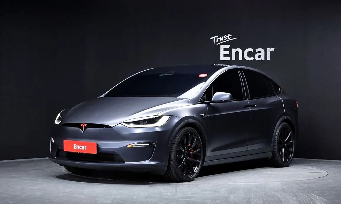 Tesla Model X — фото 1