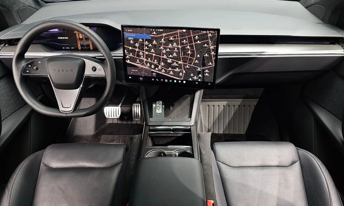 Tesla Model X — фото 10