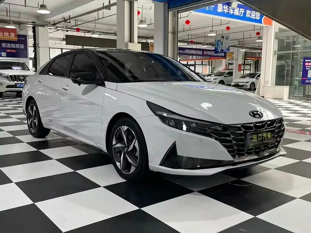 Hyundai Elantra — фото 4