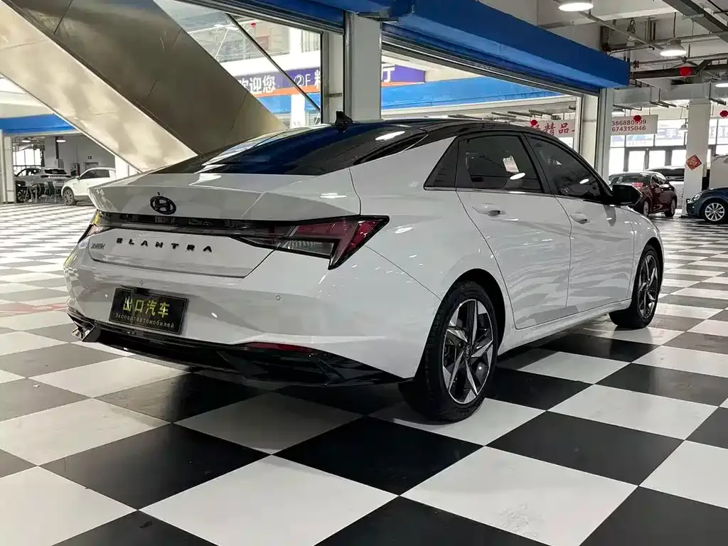 Hyundai Elantra — фото 9