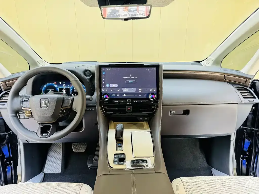 Toyota Vellfire — фото 9