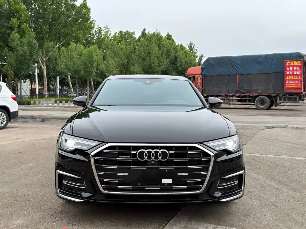 Audi A6L — фото 1