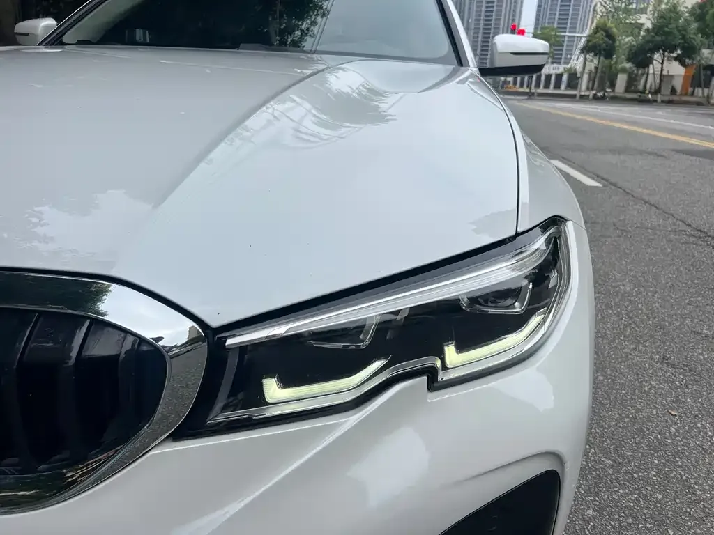 BMW 3 Series 2022 из CN, фото 2