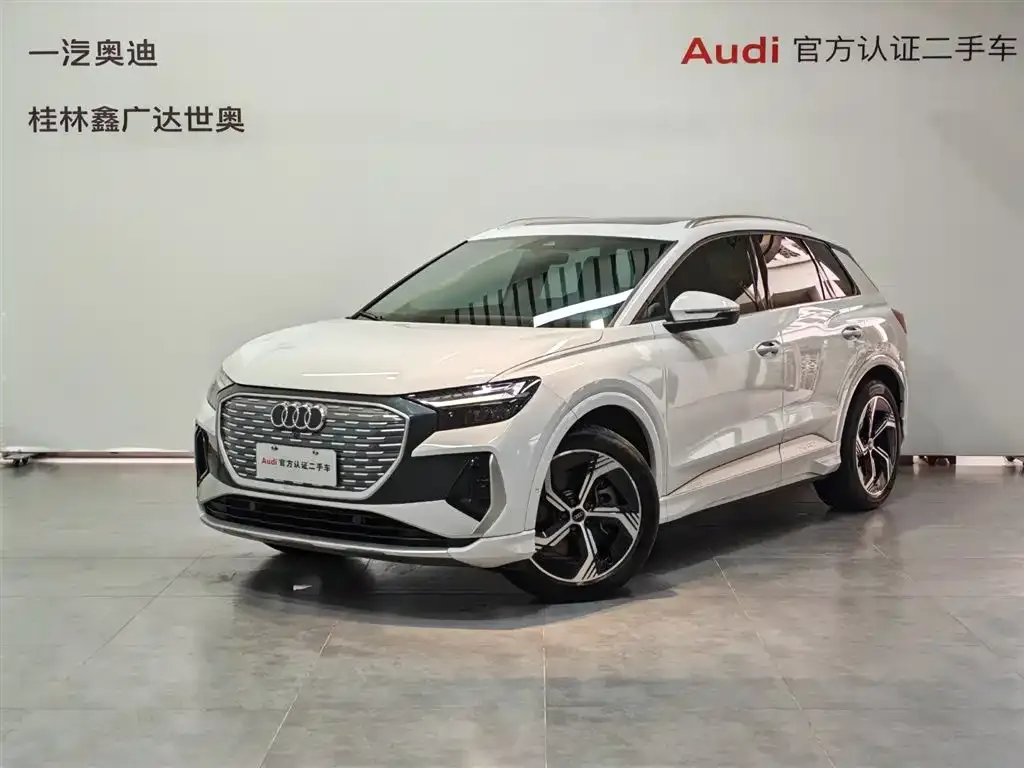 Audi Q4 e-tron — фото 1